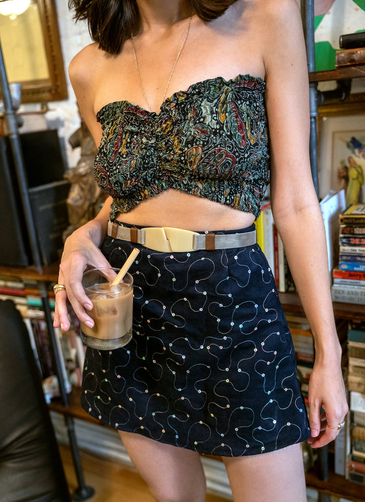Best sustainable fashion brands -- this is a mini skirt made of vintage fabric. Perfect outfit idea.