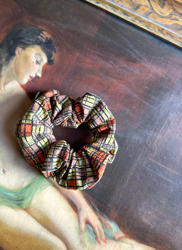 
                  
                    load image into gallery viewer, pocket scrunchie
                  
                
