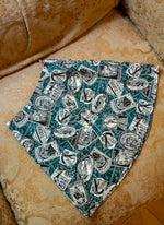 Best sustainable fashion brands -- this is a mini skirt made of vintage fabric. Perfect outfit idea.